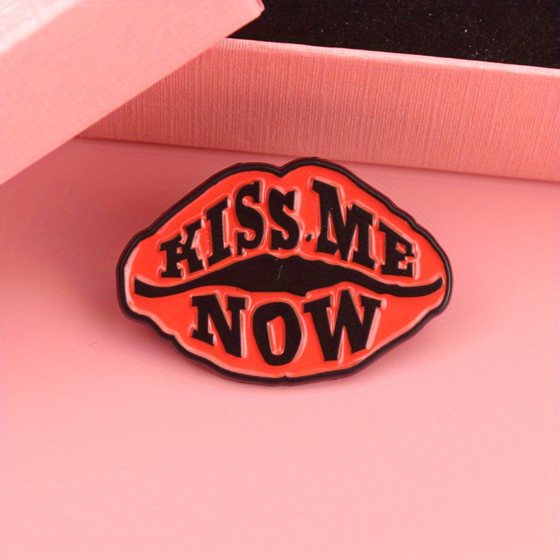 Women Fashion Now - Bold Lip 