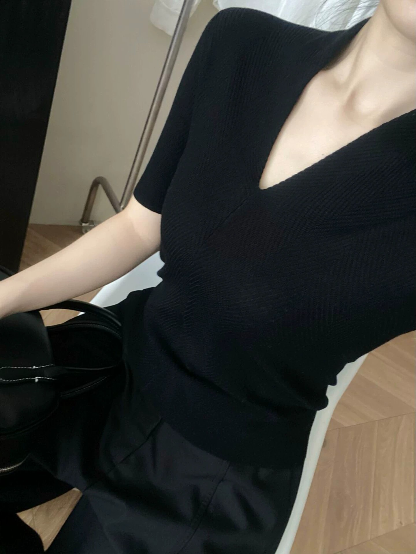 Light Luxury High-End White V- - đánh giá và giá Women Fashion Styles